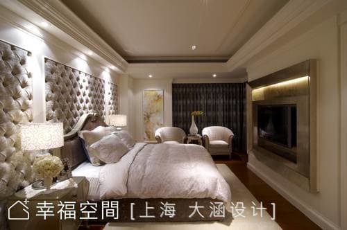 主臥室床尾
