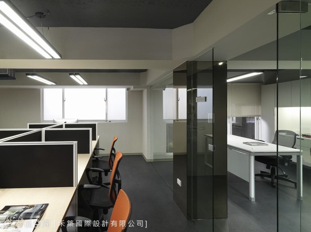結構柱與鏡面