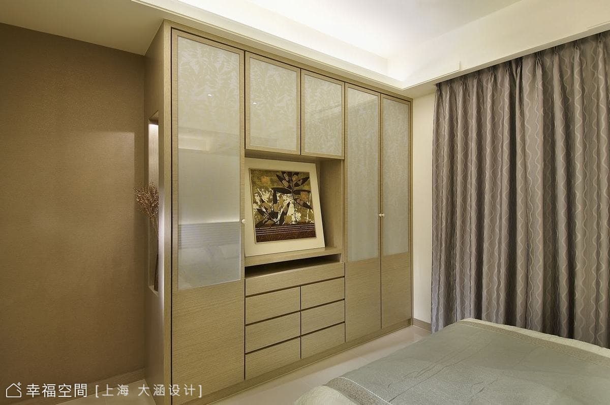 主臥衣櫃