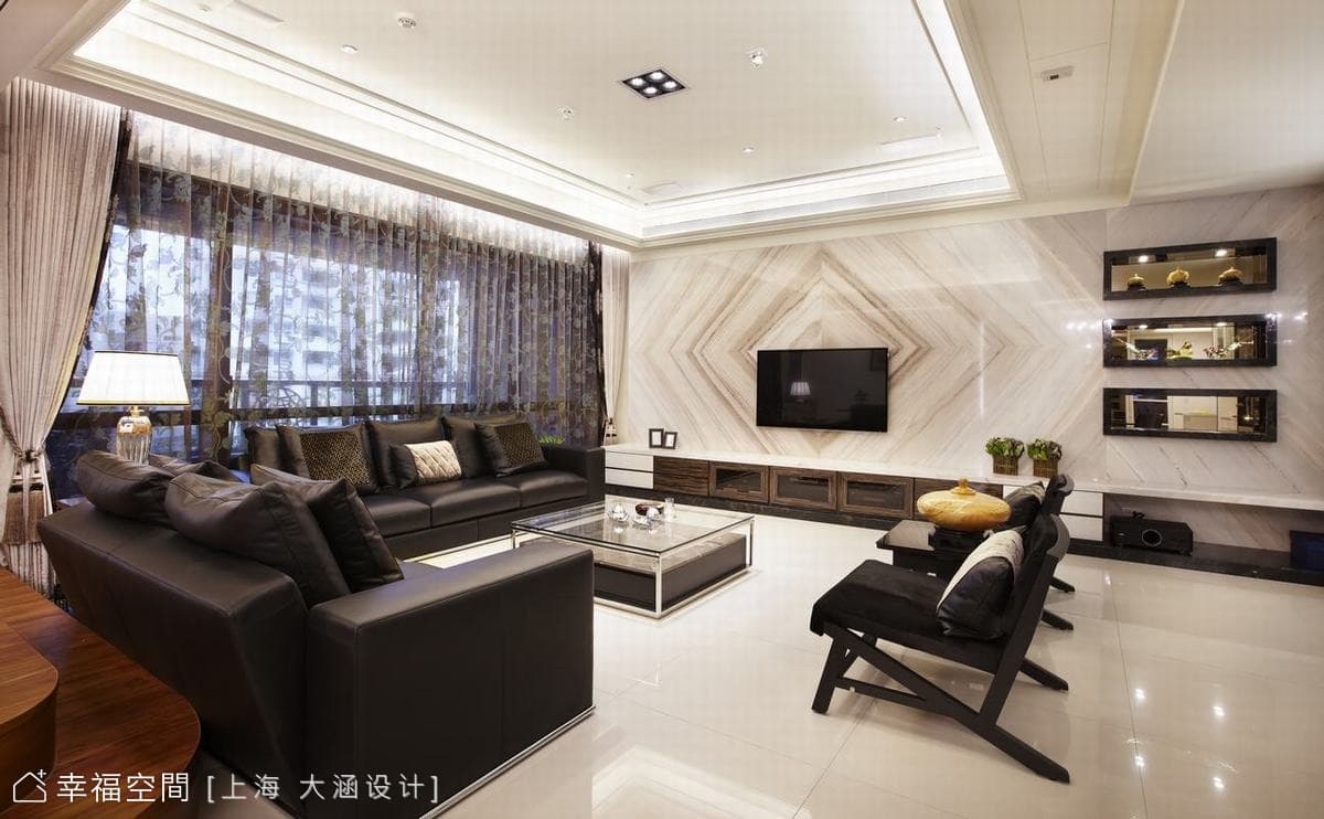 餐廳望向客廳
