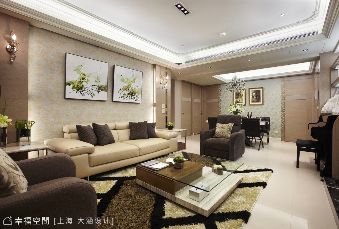 沙發背牆