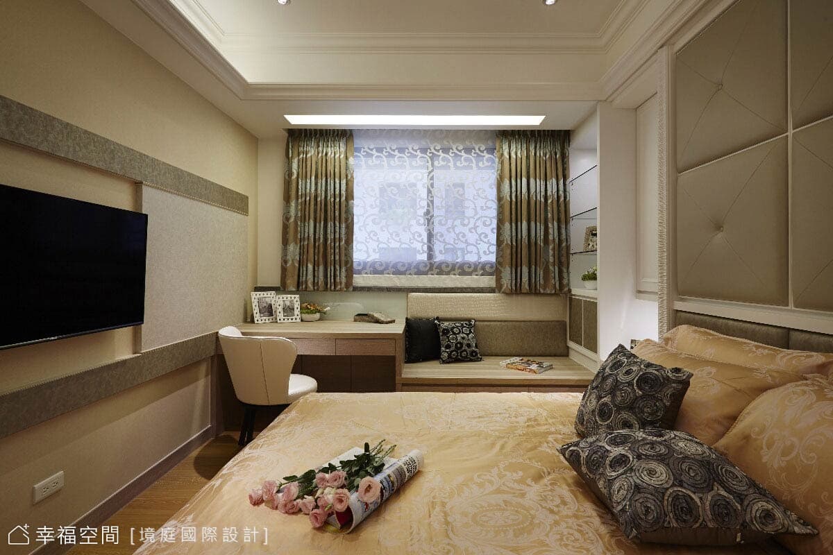 窗邊臥榻
